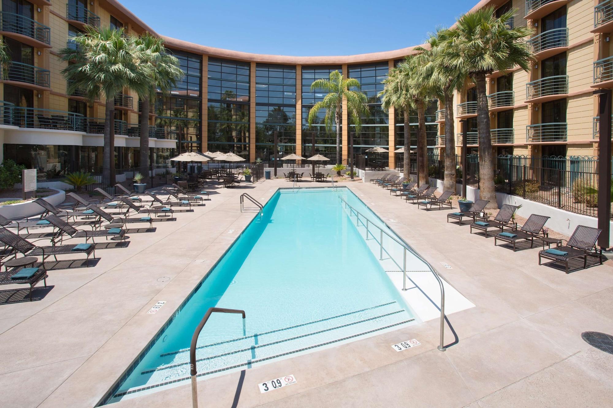 Embassy Suites By Hilton Phoenix Biltmore Exteriér fotografie