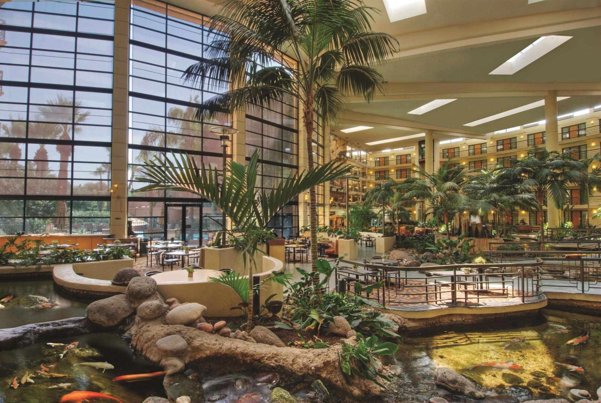 Embassy Suites By Hilton Phoenix Biltmore Exteriér fotografie