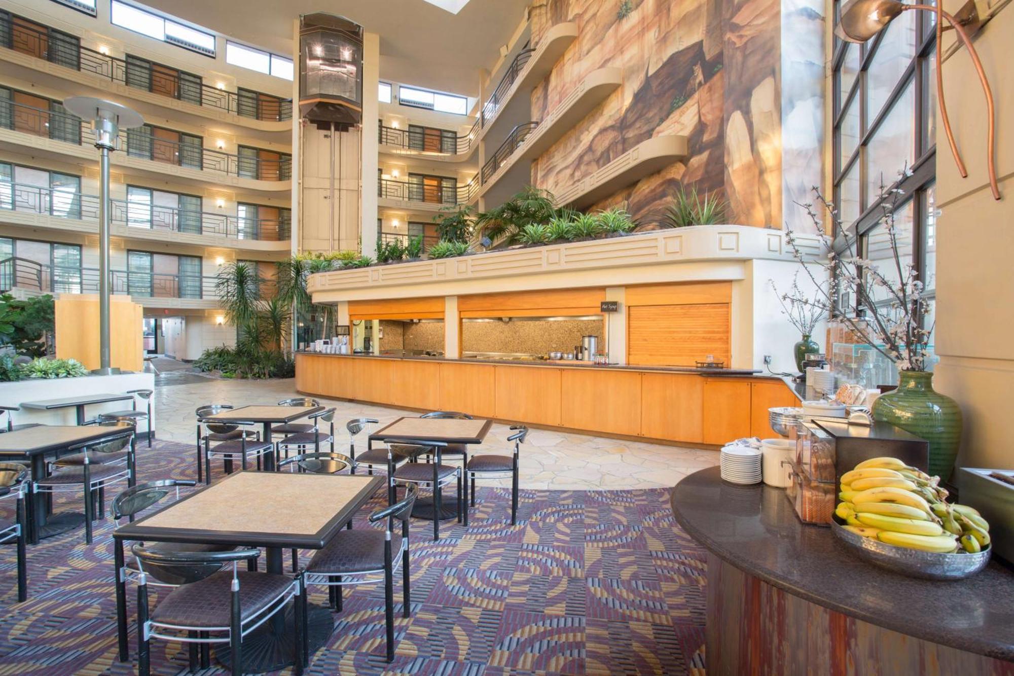 Embassy Suites By Hilton Phoenix Biltmore Exteriér fotografie