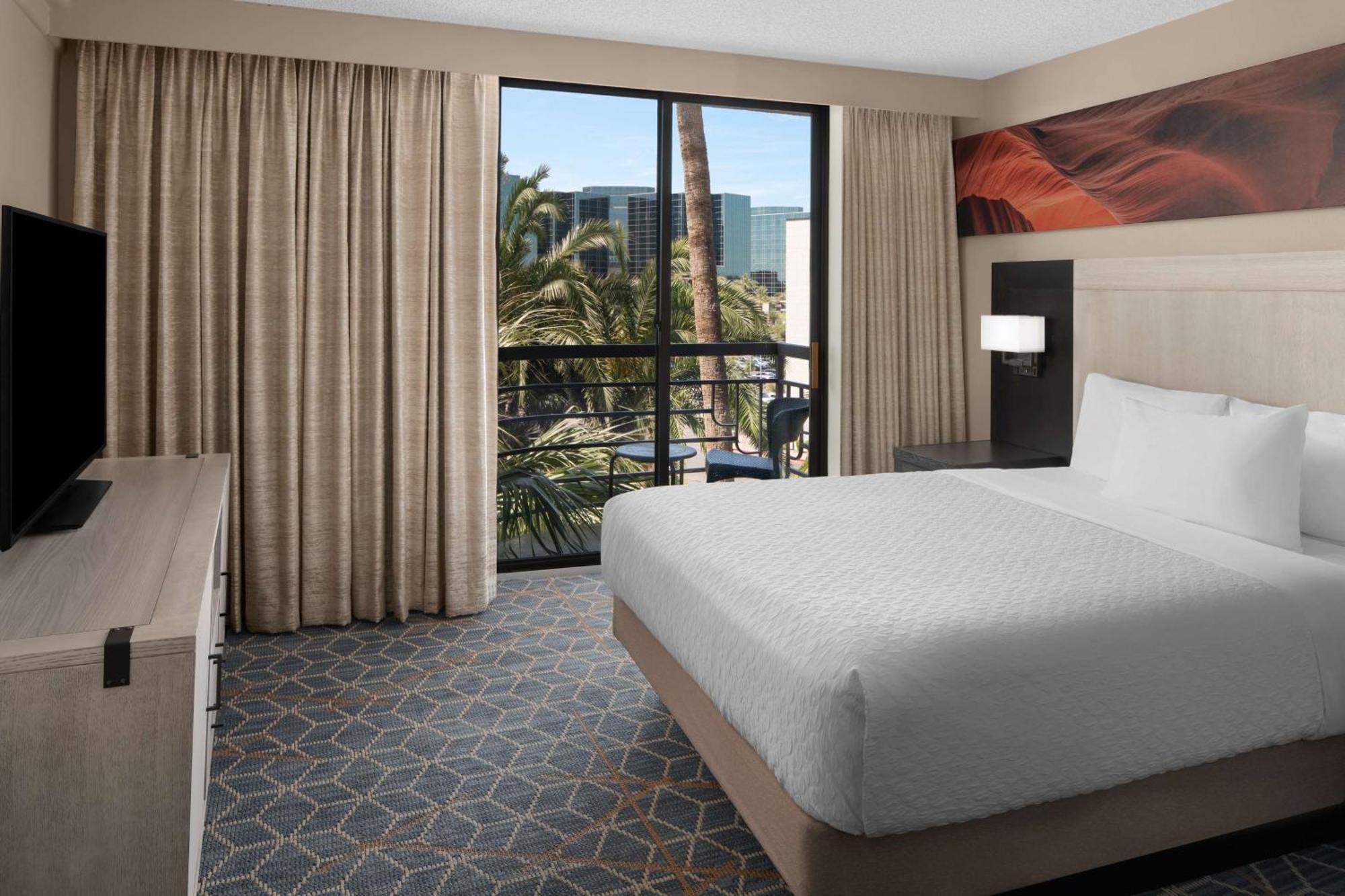 Embassy Suites By Hilton Phoenix Biltmore Exteriér fotografie