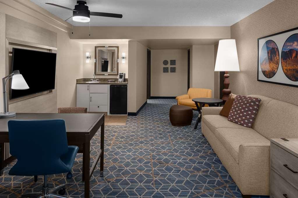 Embassy Suites By Hilton Phoenix Biltmore Pokoj fotografie